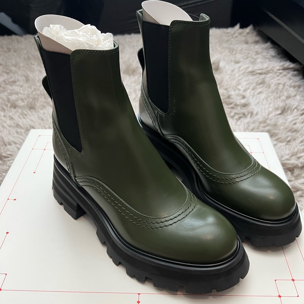 Alexander McQueen Chelsea Boots